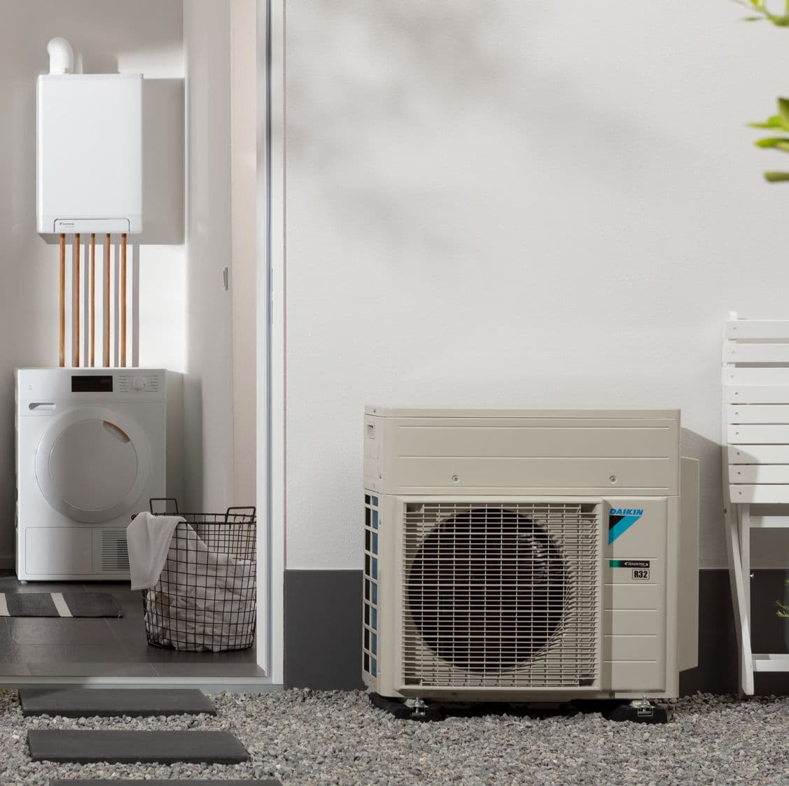 Daikin Altherma Hybride — buitendeel R-32 warmtepomp + binnendeel Intergas cv-ketel